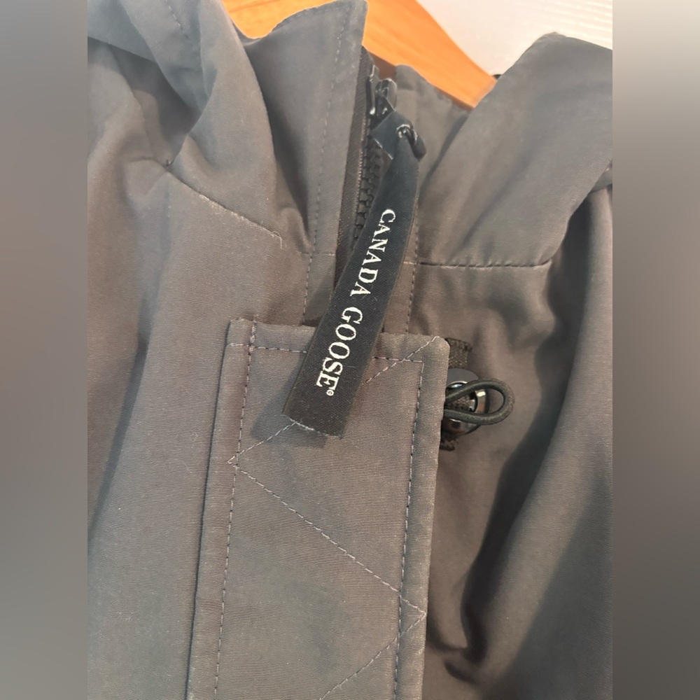 Canada Goose Youth Britannia Parka in dark gray size Large 14-16 - Picture 4 of 11